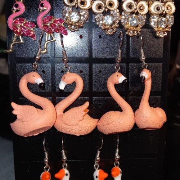 🦩🌸🦢✨ $20/ 4 pairs ✨ Charming Bird & Floral Earrings  ✨🦉🌼 - Picture 2 of 4